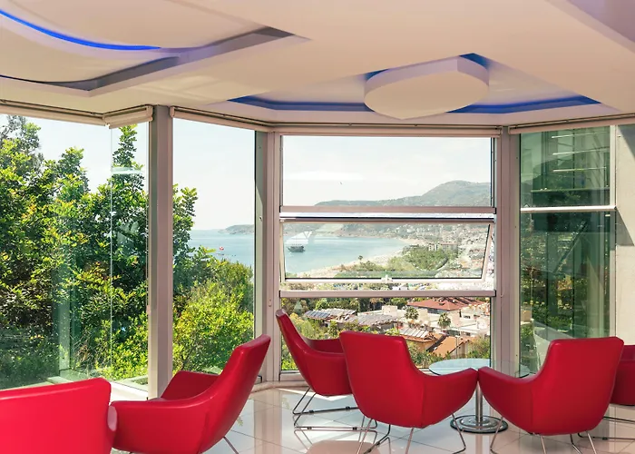 艾丽亚阳光山丘酒店 4* 阿拉尼亚